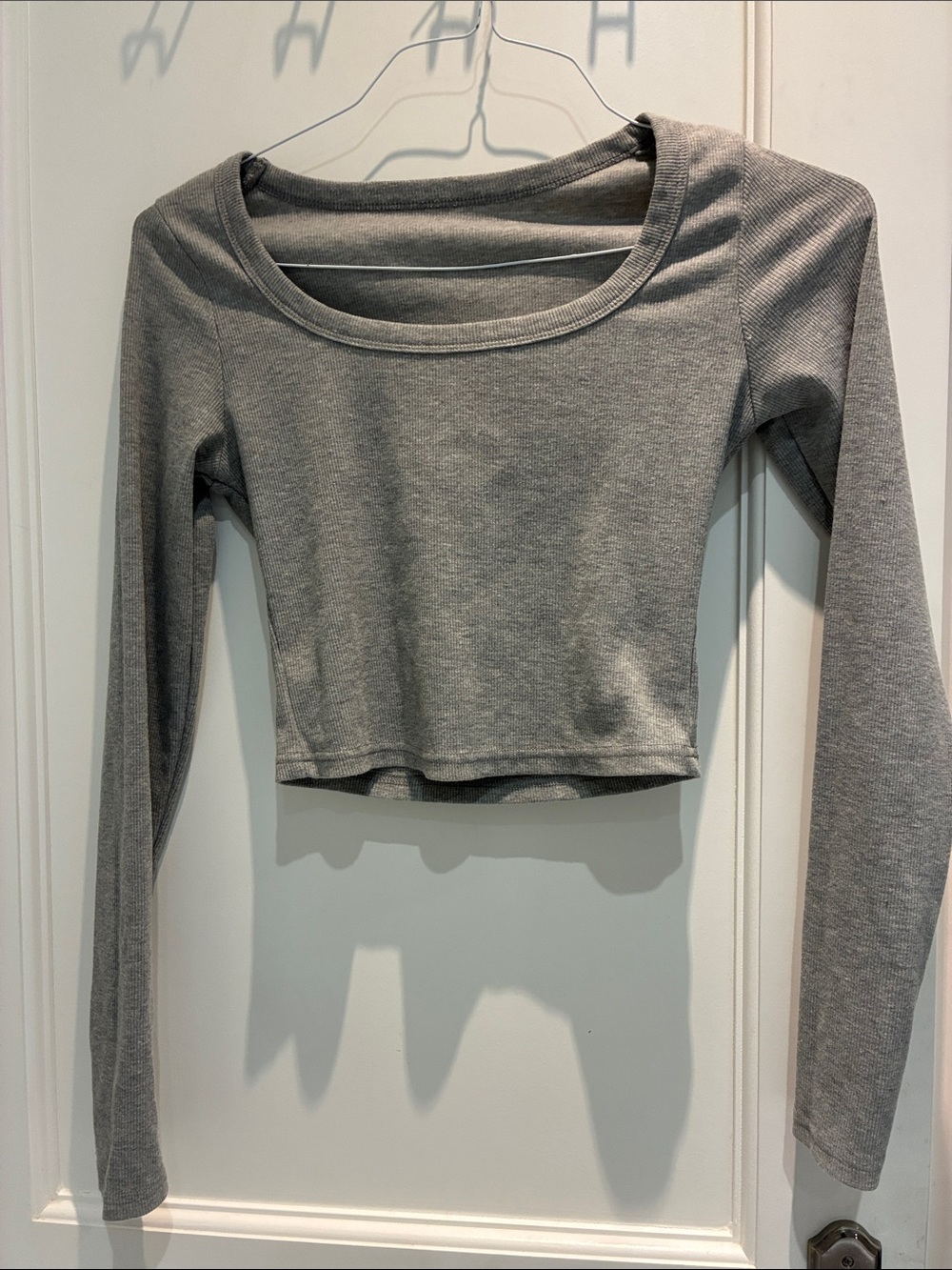 Women's Grey Long-Sleeve Scoop-Neck Cropped Top